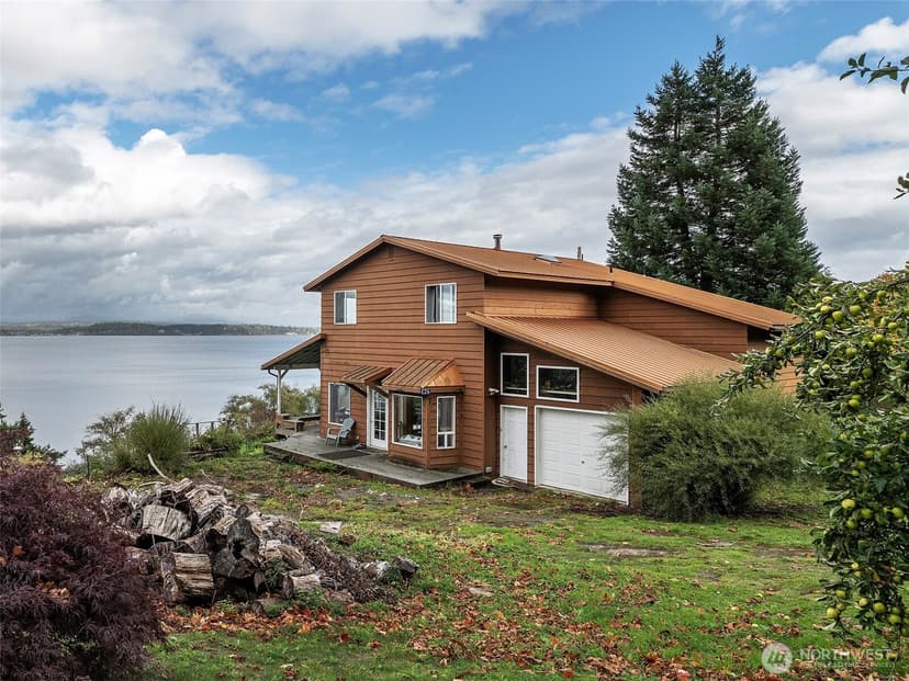 Property photo for 26 E Port Gardner Dr, Everett photo 2