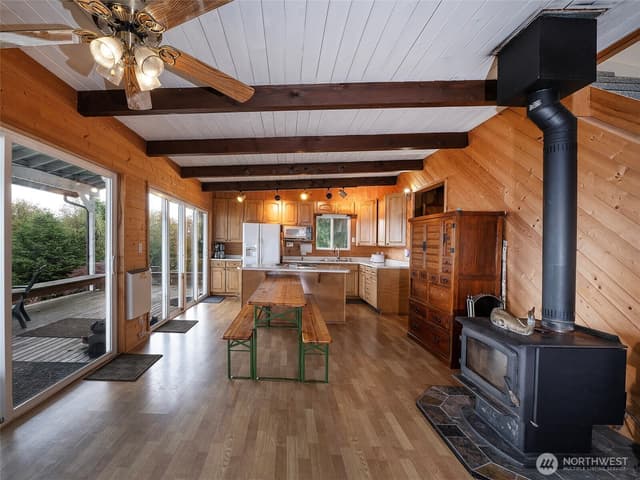 Property photo for 26 E Port Gardner Dr, Everett photo 4