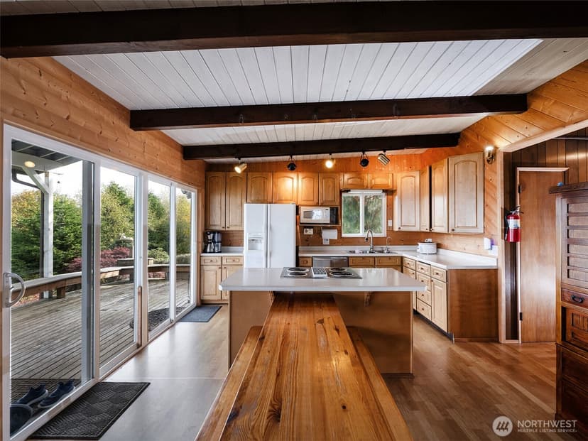Property photo for 26 E Port Gardner Dr, Everett photo 6