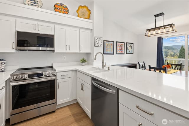 Property photo for 210 Mountain Park Boulevard SW #F303, Issaquah photo 4