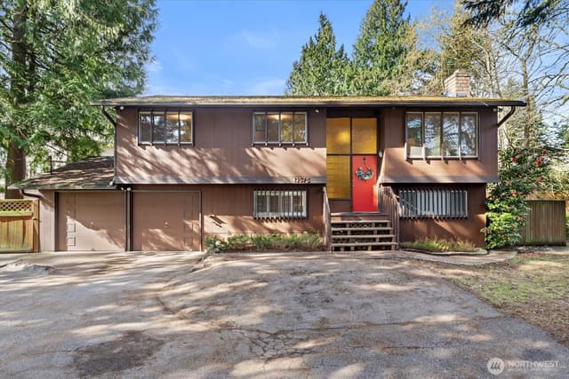 Property photo for 13575 Roosevelt Way N, Seattle