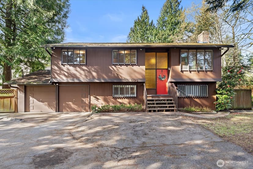 Property photo for 13575 Roosevelt Way N, Seattle