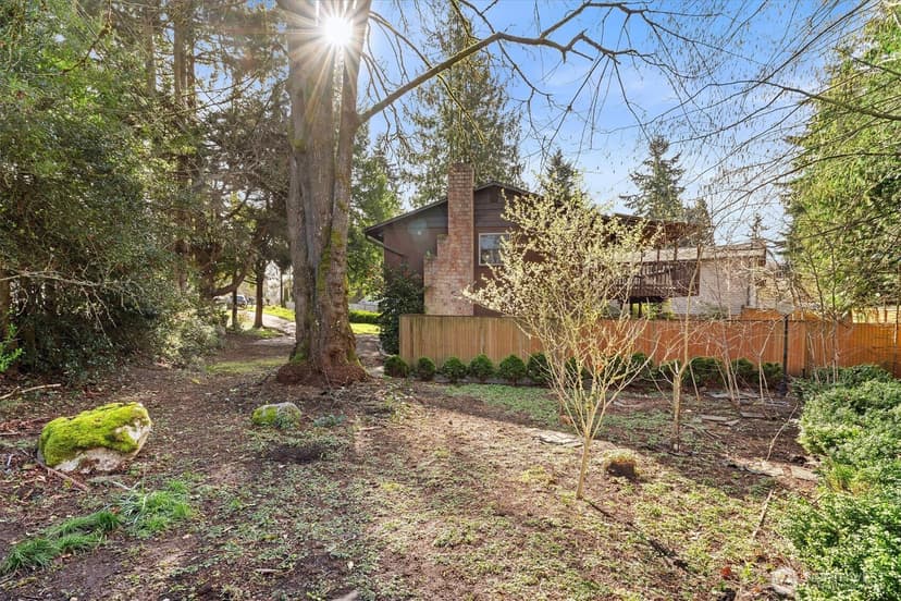 Property photo for 13575 Roosevelt Way N, Seattle photo 4