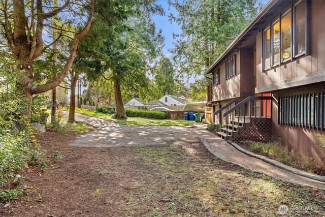 Property photo for 13575 Roosevelt Way N, Seattle photo 5
