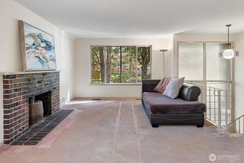 Property photo for 13575 Roosevelt Way N, Seattle photo 6