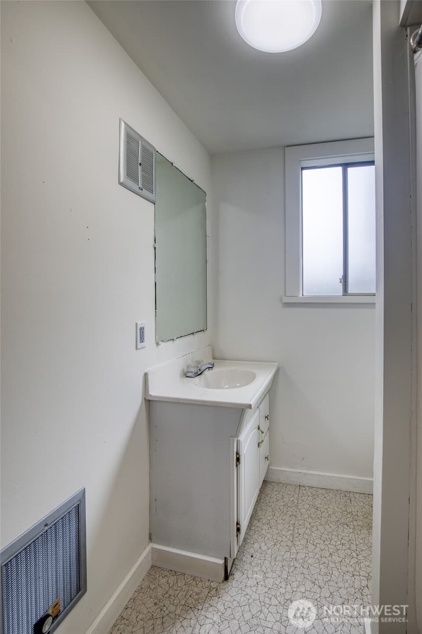 Property photo for 810 Magellan Avenue NE, Ocean Shores photo 24