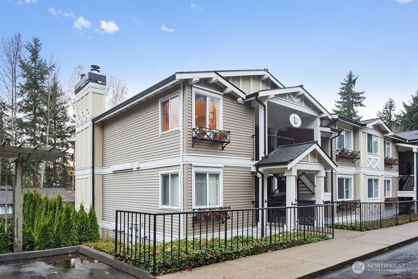 Property photo for 11215 NE 128th Street #L301, Kirkland photo 13