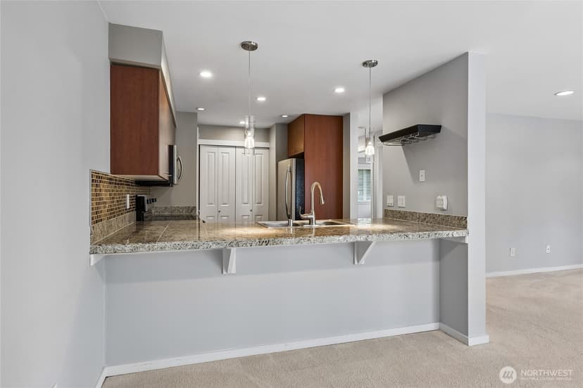 Property photo for 11215 NE 128th Street #L301, Kirkland photo 4