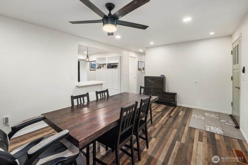 Property photo for 9808 Lawndale Avenue SW, Lakewood photo 18