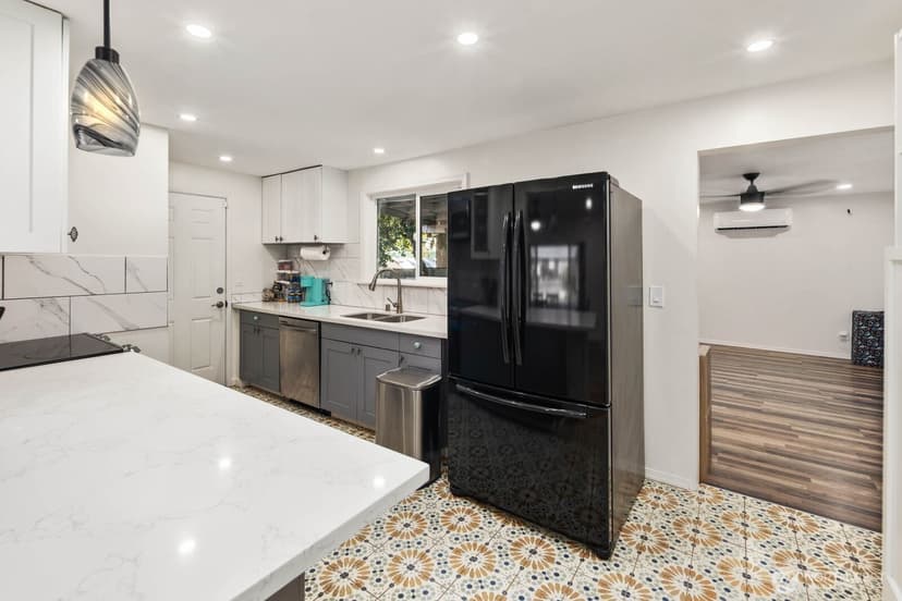 Property photo for 9808 Lawndale Avenue SW, Lakewood photo 19