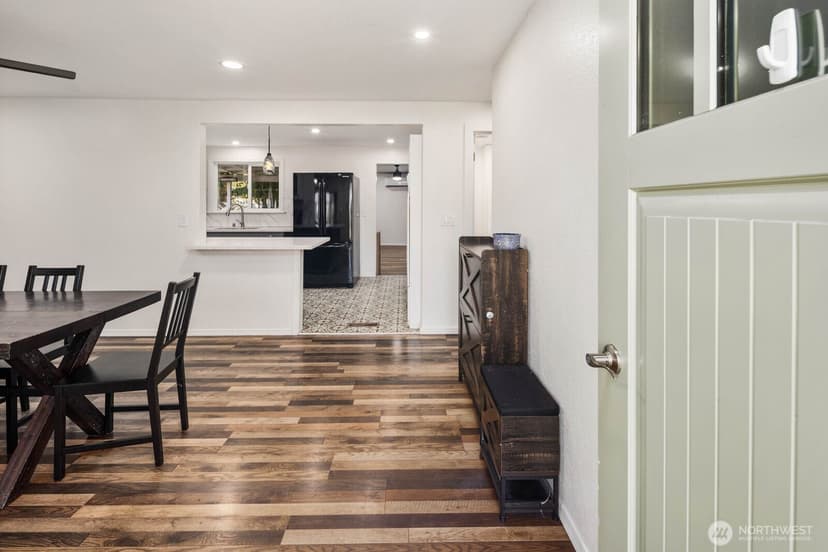 Property photo for 9808 Lawndale Avenue SW, Lakewood photo 13