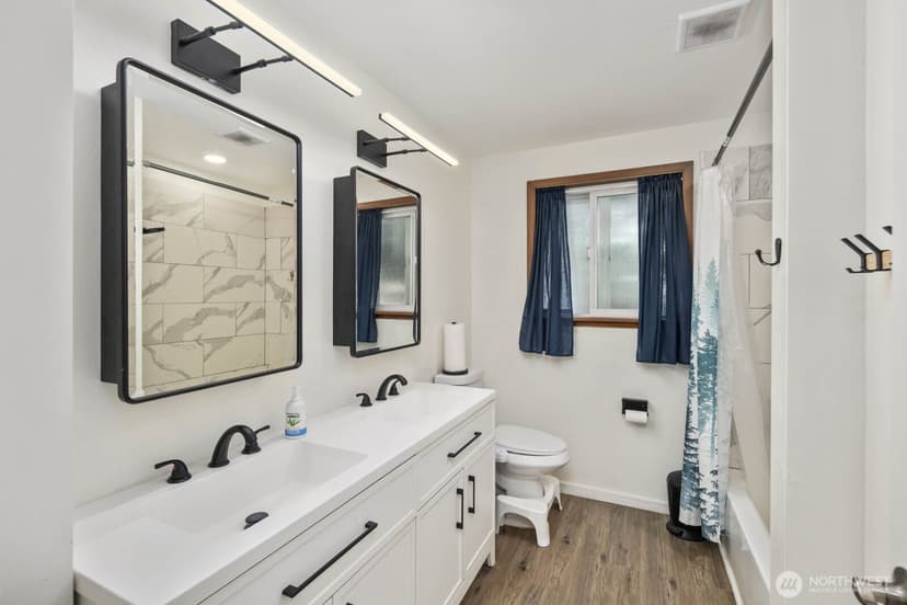 Property photo for 9808 Lawndale Avenue SW, Lakewood photo 31