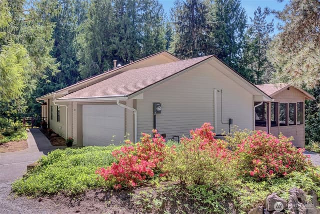 Property photo for 870 238th Avenue NE, Sammamish, WA 98074