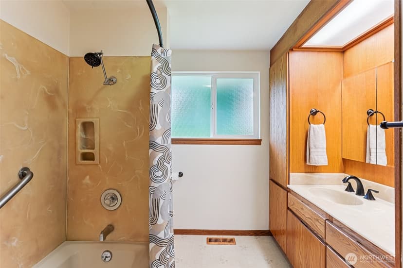Property photo for 1223 N 188th Street, Shoreline photo 16