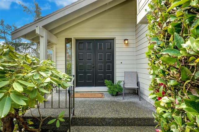 Property photo for 16125 SE 33rd Circle, Bellevue photo 2