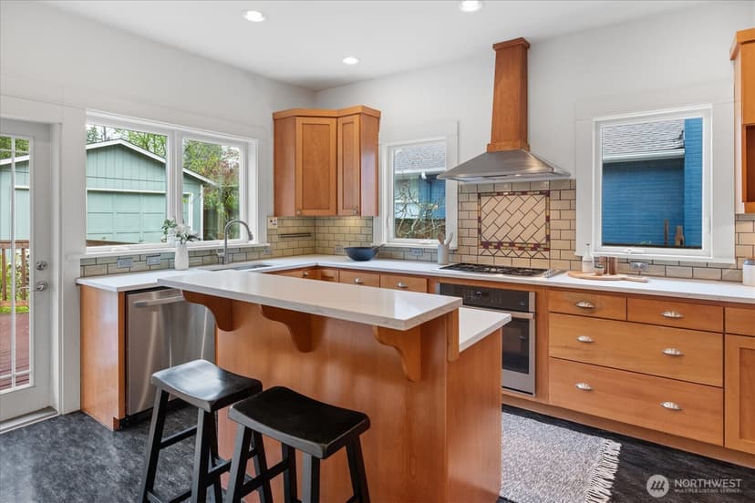 Property photo for 6551 24th Avenue NE, Seattle photo 4
