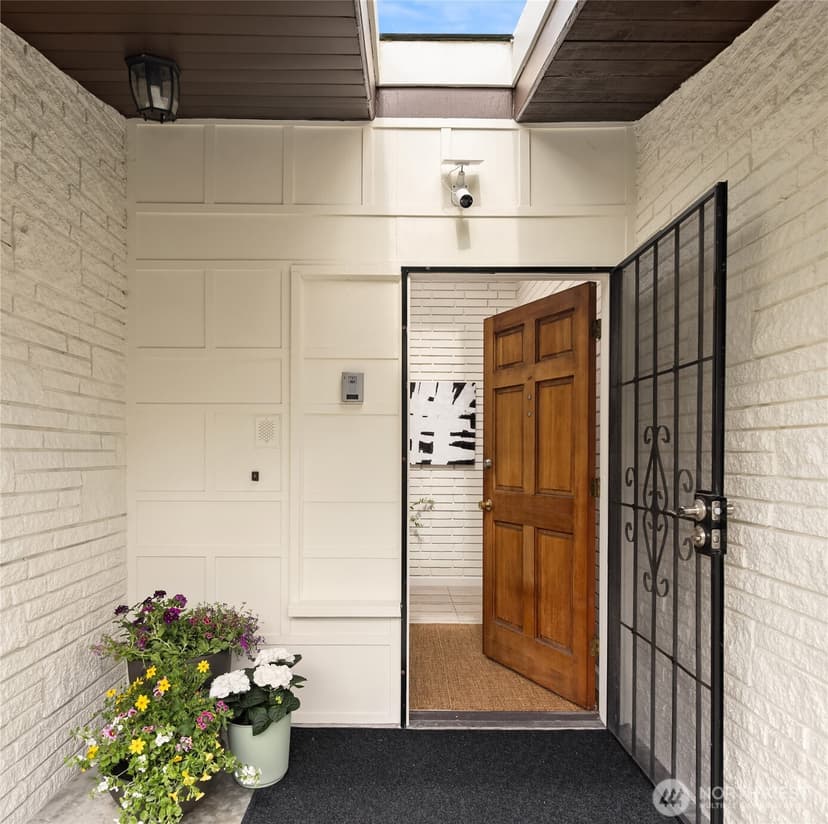 Property photo for 9750 SE 41st Street, Mercer Island photo 4