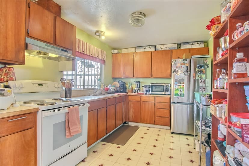 Property photo for 4560 34th Avenue S, Seattle photo 7