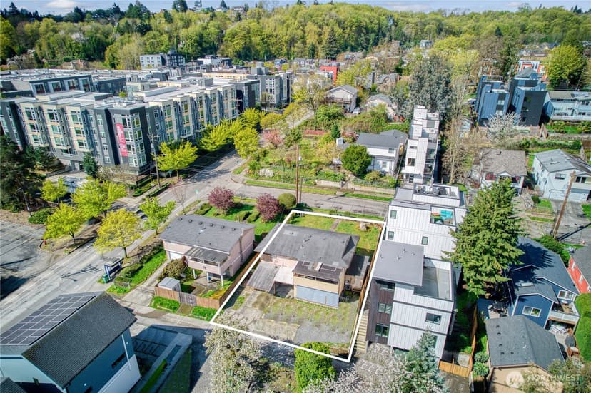 Property photo for 4560 34th Avenue S, Seattle photo 28