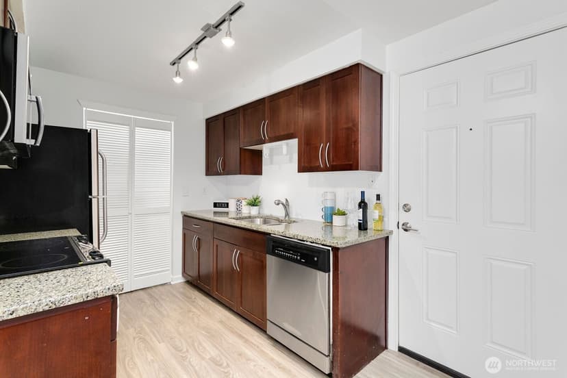 Property photo for 3045 20th Avenue W #102, Seattle photo 8