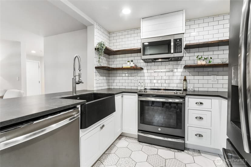Property photo for 14007 NE 181st Street #F-104, Woodinville photo 11