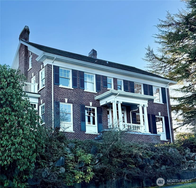 Property photo for 3303 Cascadia Avenue S, Seattle