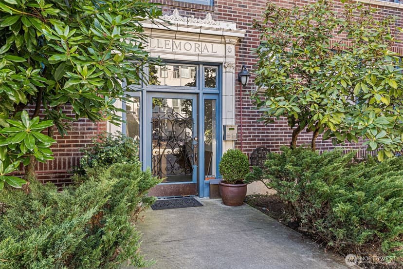 Property photo for 711 Belmont Place E #304, Seattle photo 2