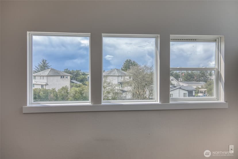 Property photo for 260 Ocean Shores Boulevard SW, Ocean Shores photo 23