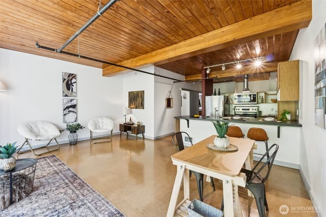 Property photo for 401 9th Avenue N #201, Seattle photo 5