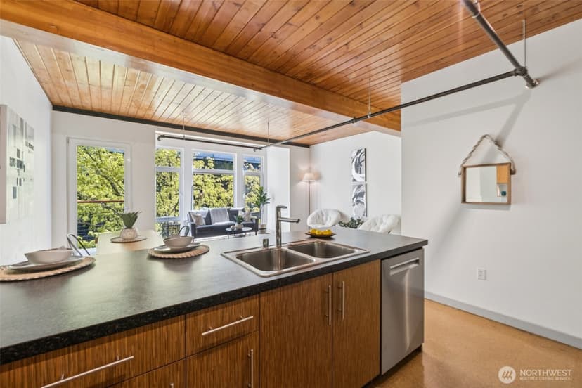 Property photo for 401 9th Avenue N #201, Seattle photo 8