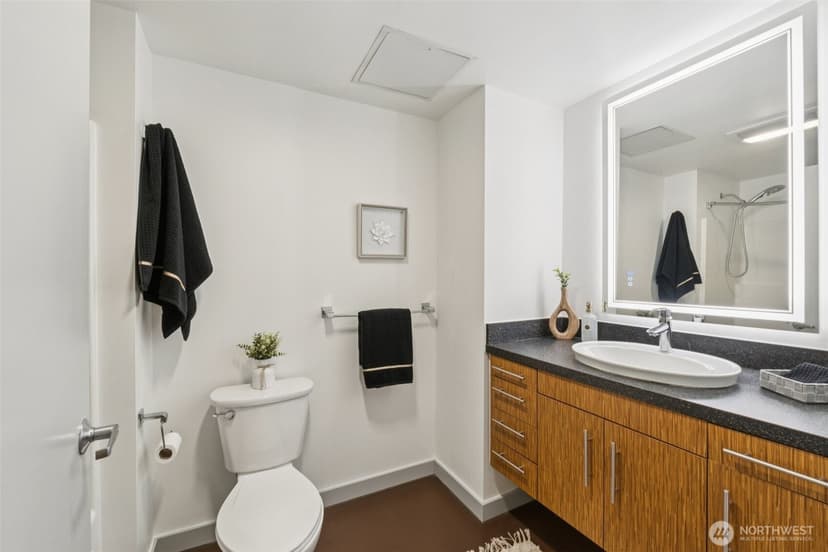 Property photo for 401 9th Avenue N #201, Seattle photo 13