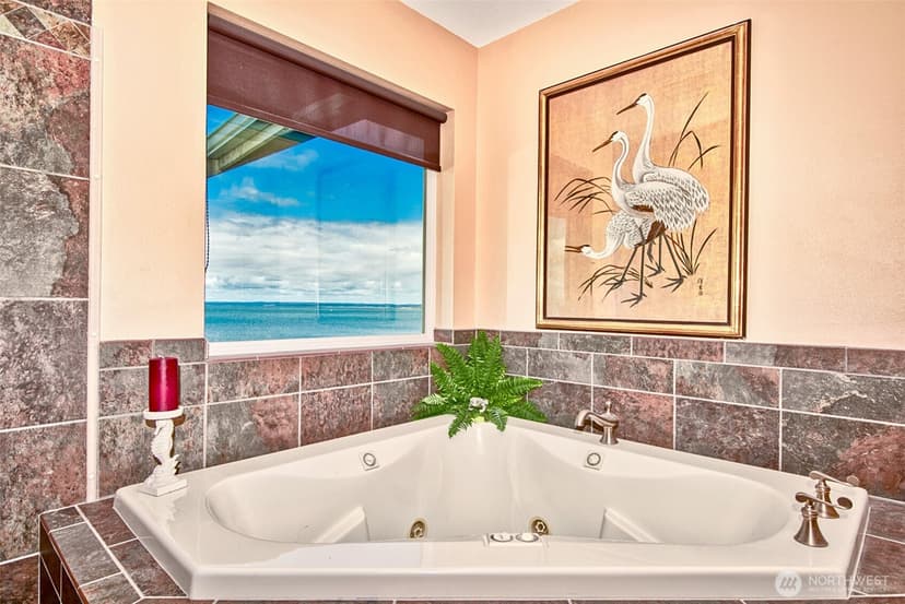 Property photo for 925 Claire Court SE, Ocean Shores photo 17