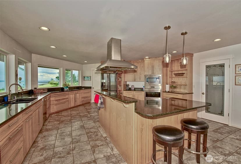 Property photo for 925 Claire Court SE, Ocean Shores photo 11
