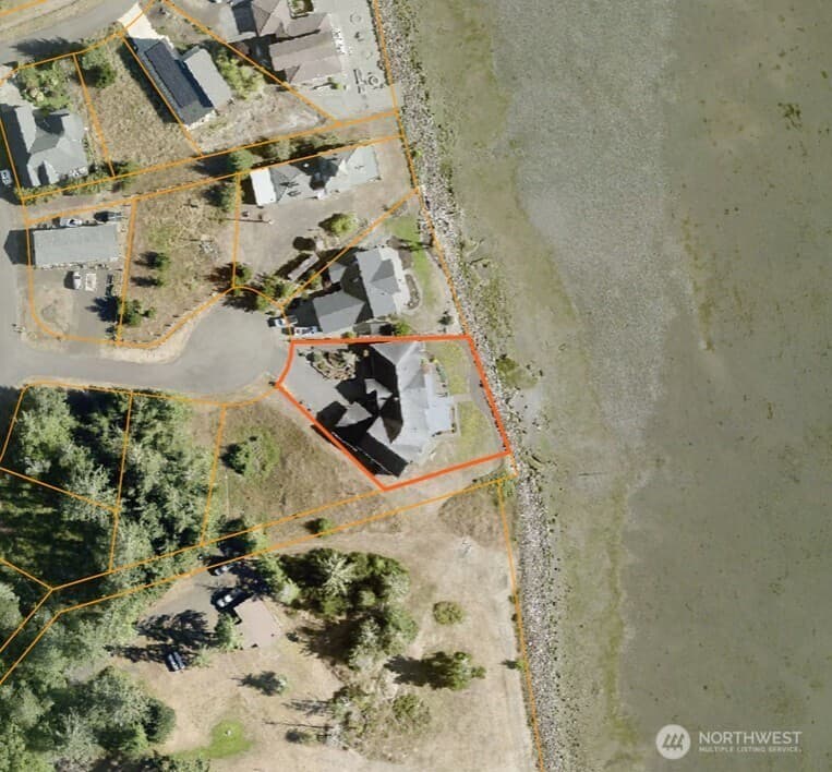 Property photo for 925 Claire Court SE, Ocean Shores photo 36