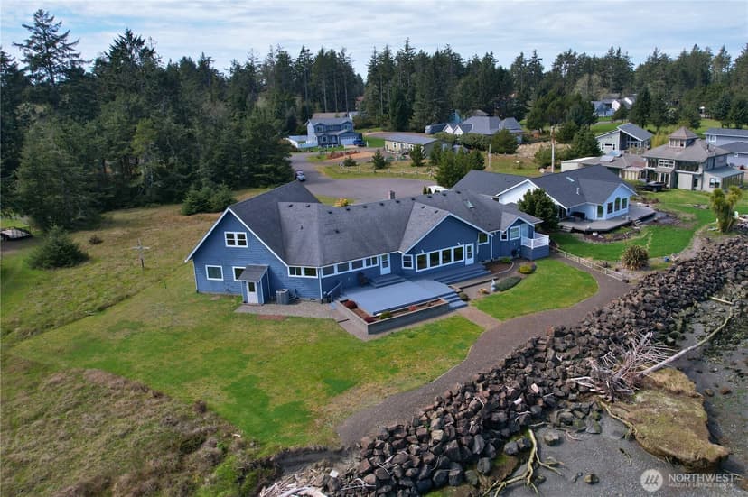 Property photo for 925 Claire Court SE, Ocean Shores photo 24