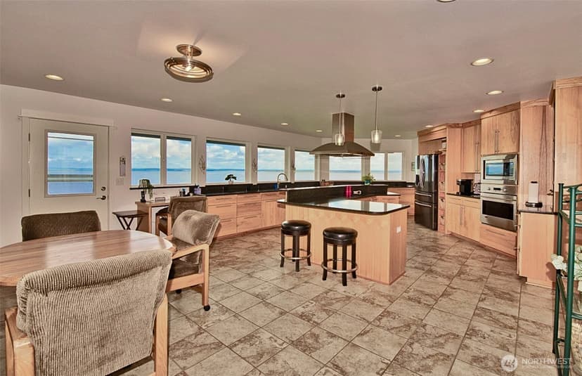 Property photo for 925 Claire Court SE, Ocean Shores photo 9