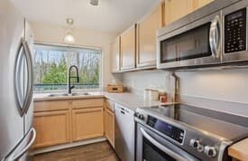 Property photo for 12323 NE 97th Street #Q, Kirkland photo 8