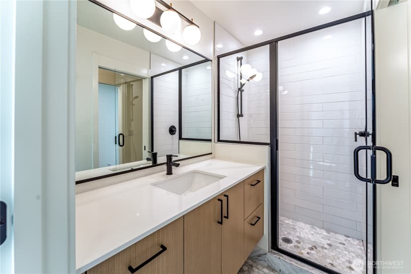 Property photo for 10350 Wallingford Avenue N #B, Seattle photo 13