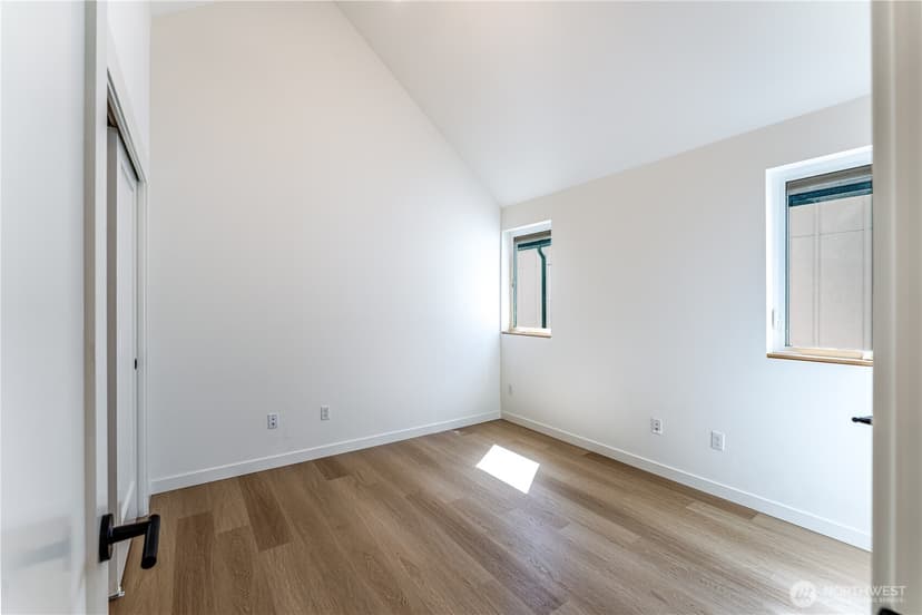 Property photo for 10350 Wallingford Avenue N #B, Seattle photo 11