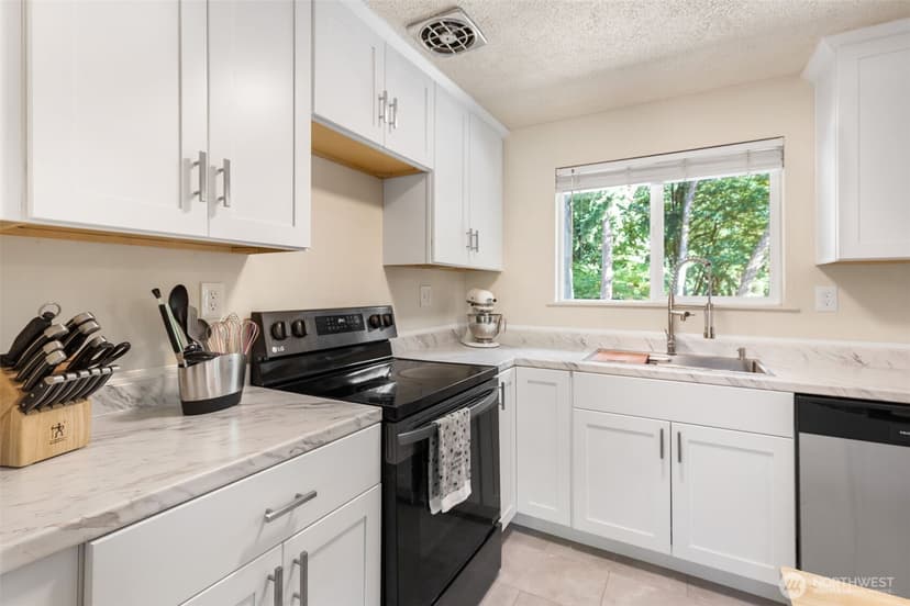 Property photo for 18816 89 Avenue NE, Bothell photo 8