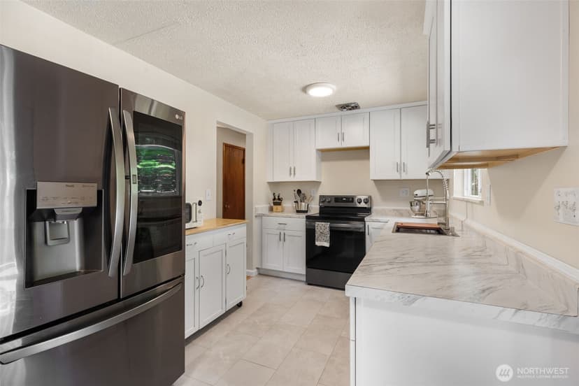 Property photo for 18816 89 Avenue NE, Bothell photo 11