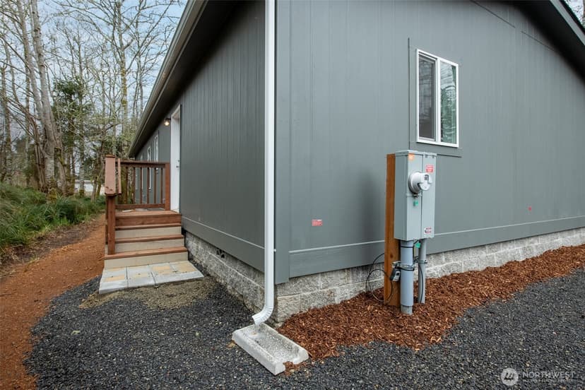 Property photo for 799 Edgewood Avenue NE, Ocean Shores photo 22