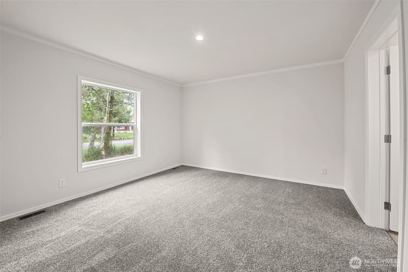 Property photo for 799 Edgewood Avenue NE, Ocean Shores photo 8