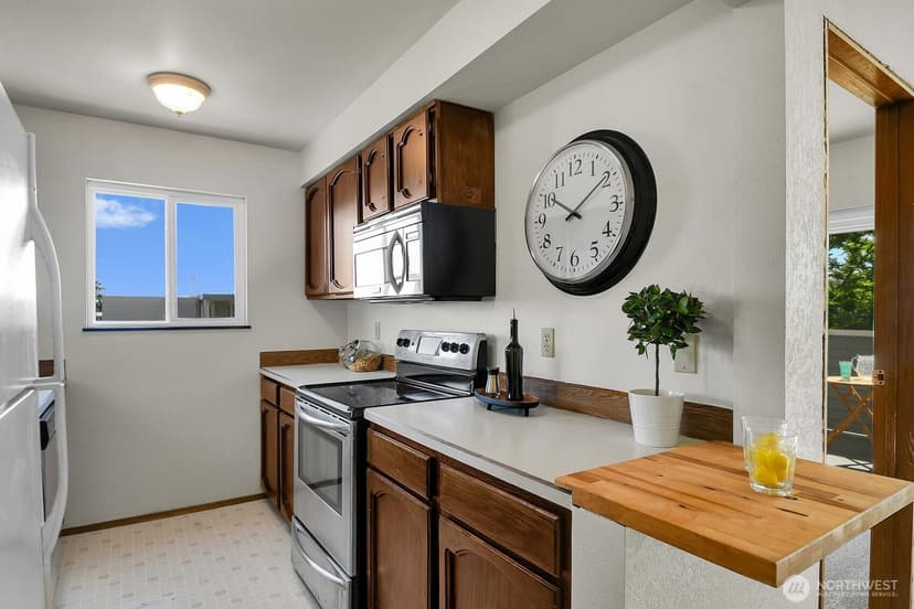 Property photo for 21937 7th Avenue S #216, Des Moines photo 8