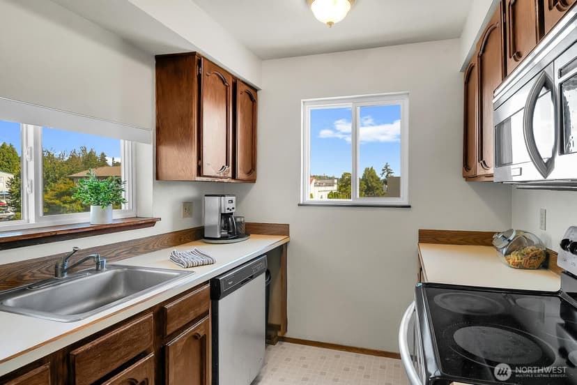 Property photo for 21937 7th Avenue S #216, Des Moines photo 9