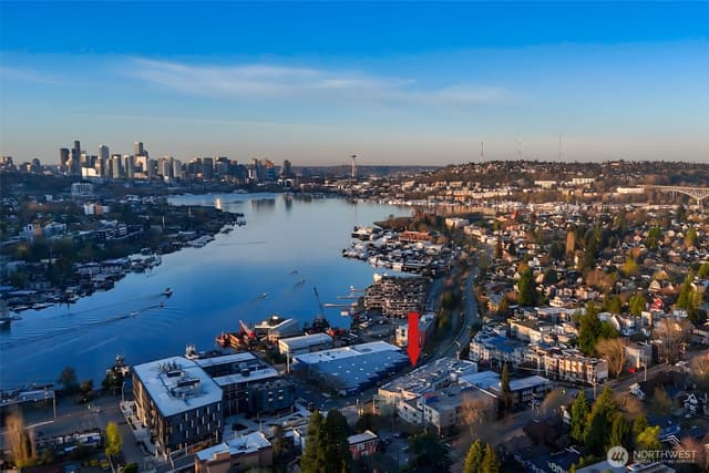 Property photo for 3900 2nd Avenue NE #403, Seattle