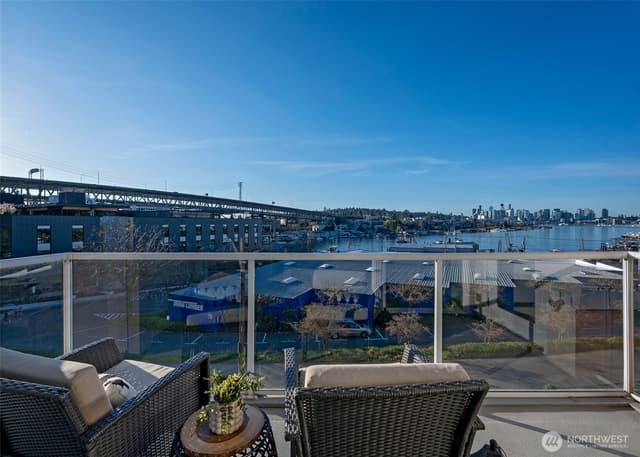 Property photo for 3900 2nd Avenue NE #403, Seattle photo 3