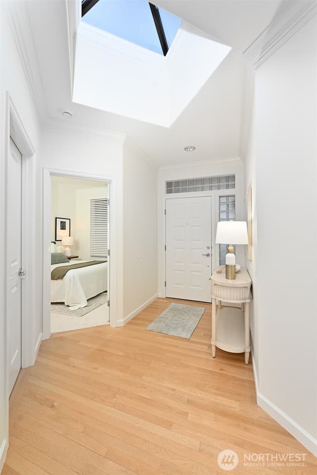 Property photo for 3900 2nd Avenue NE #403, Seattle photo 5