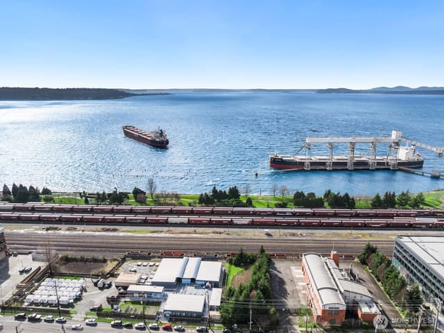 Property photo for 522 W Mercer Place #401, Seattle photo 2