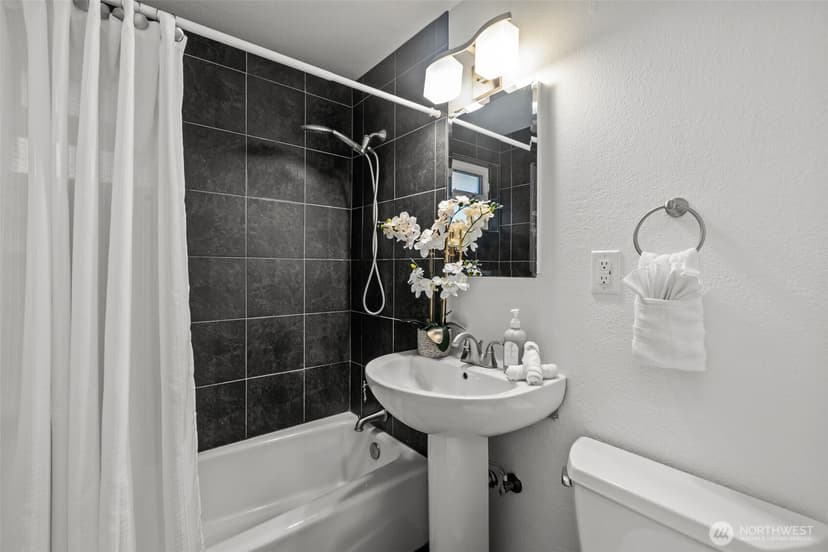 Property photo for 16227 15th Avenue SW, Burien photo 25